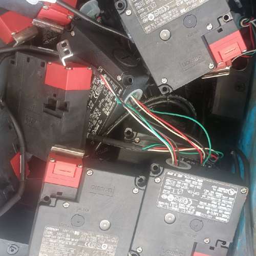 Omron欧姆龙电磁锁定安全门限位开关D4NL-1 DFA-