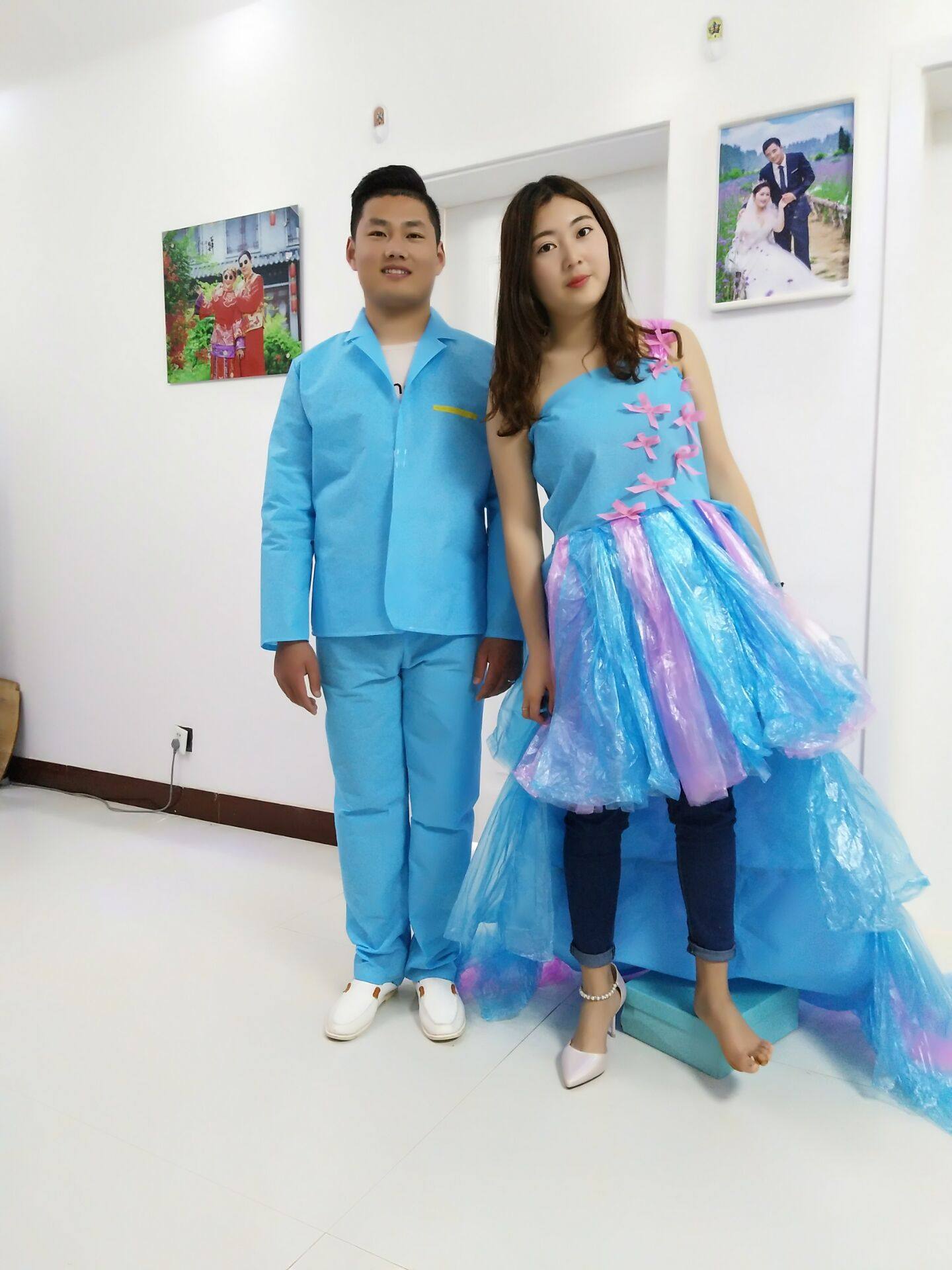新款儿童成人环保服亲子时装秀演出服手工制作塑料袋拖尾公主裙