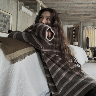 JMWOMEN 宽松慵懒感百搭上衣 棕拼粉复古撞色条纹半高领毛衣女冬季