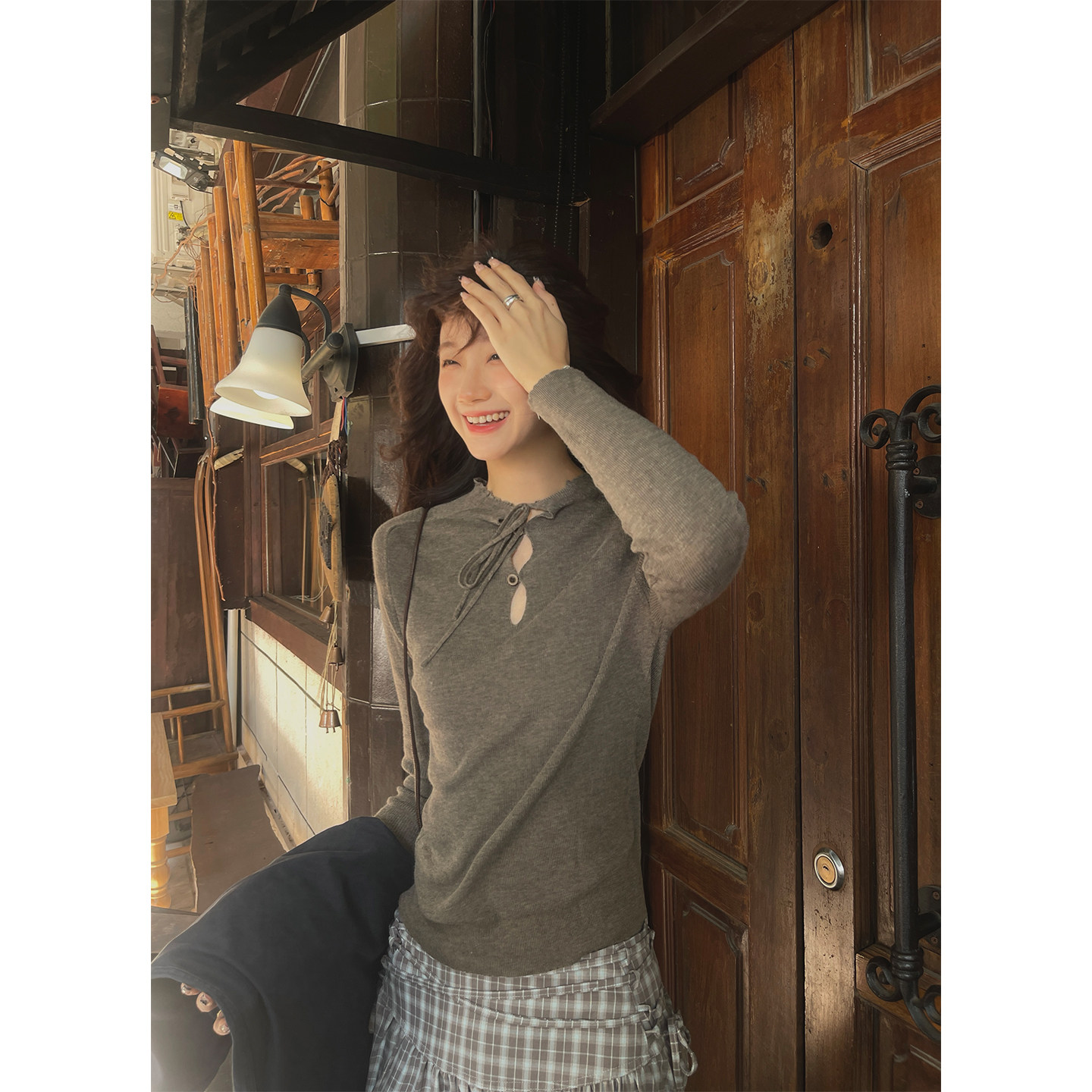 JMWOMEN “棕灰绳语”水滴镂空绑带针织毛衣女修身显瘦打底上衣
