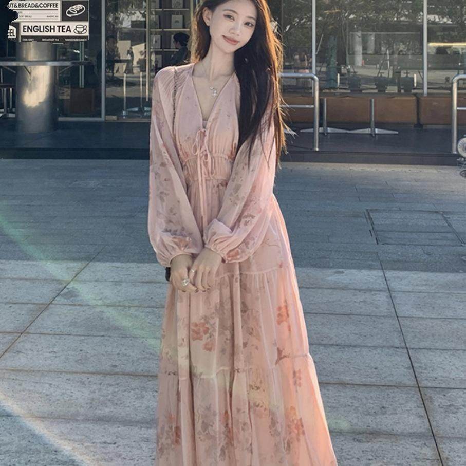 超好看粉色碎花长袖连衣裙女大码法式高级感气质海边度假沙滩长裙