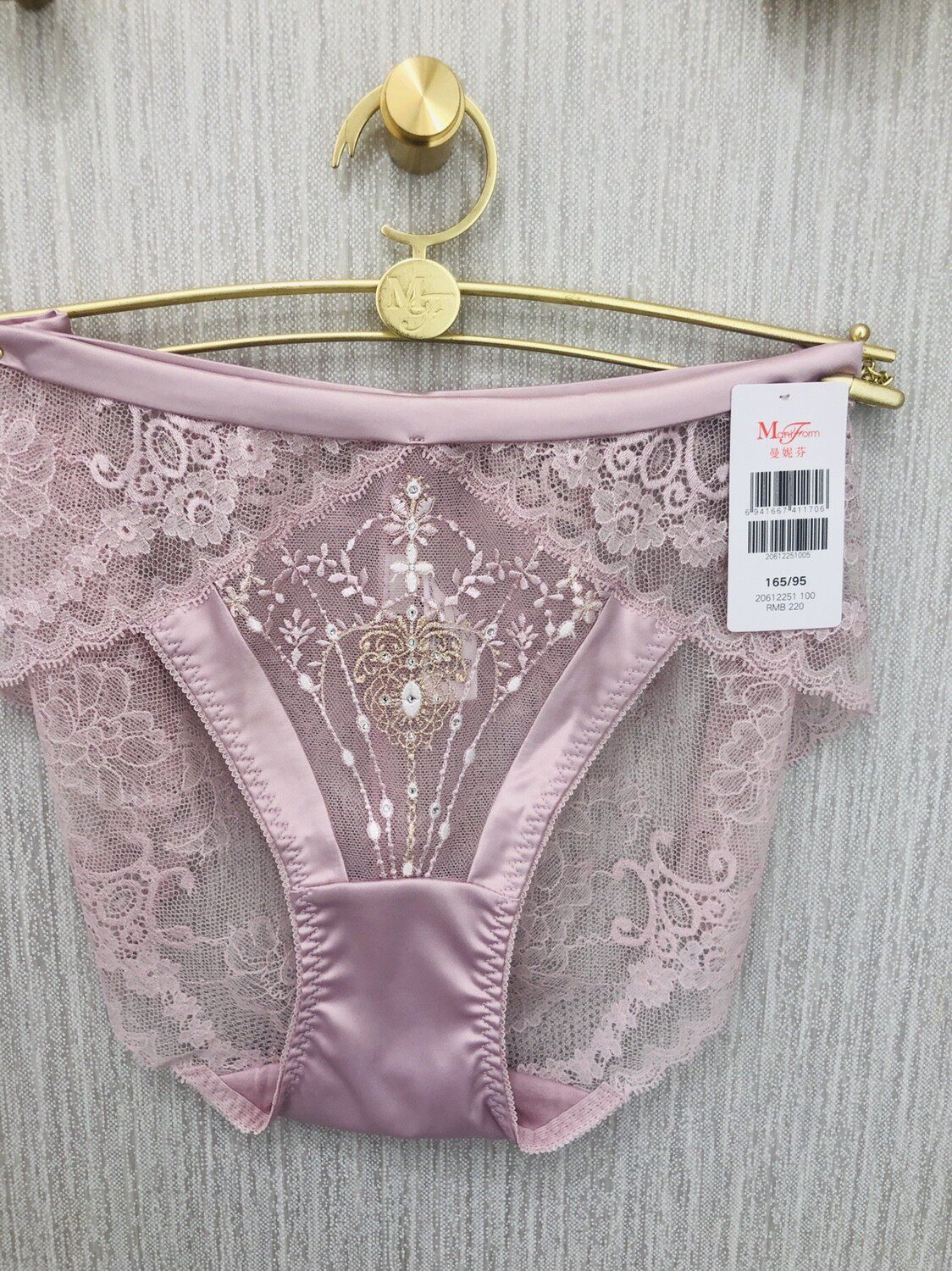 23春夏曼妮芬20612251性感蕾丝中低腰三角裤女士内裤 配20812251