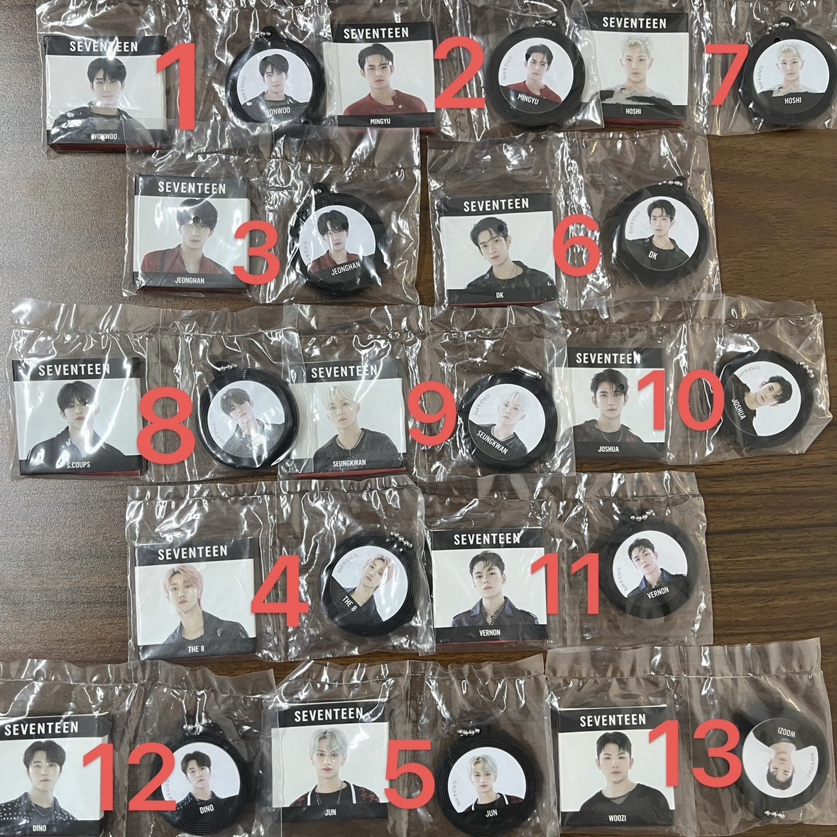 日本万代扭蛋seventeen磁铁石挂饰挂件唱片钥匙扣饰品现货