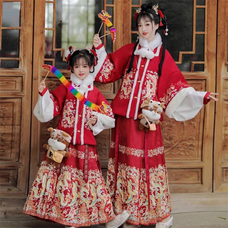 龙年汉服女冬季马面裙国风拜年服