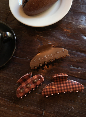 高级咖 复古格纹爱心2026款巨好看的抓夹后脑勺鲨鱼夹发饰发抓