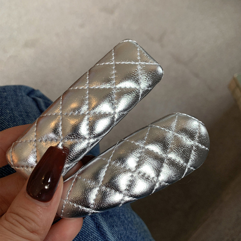 chicaddblack银色皮质菱格发夹