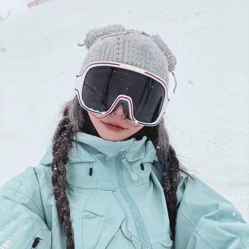 2024新款时尚雪地大框墨镜女潮高级感运动户外防风防寒防雾滑雪镜