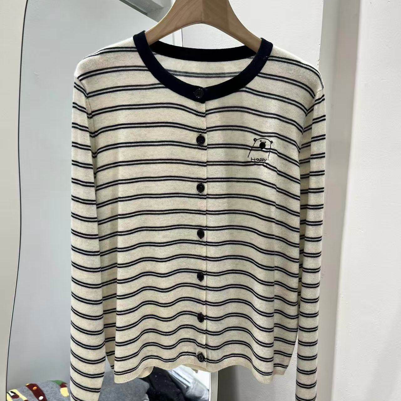 超好看卡通刺绣小熊单排扣超细羊毛针织开衫女宽松百搭外套上衣潮,女装/女士精品,毛针织衫,淘宝优惠券,粉丝福利购,淘宝优惠卷