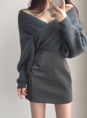 三小姐的咖啡韩国深V领交叉修身长袖毛衣+高腰包臀A字PU皮半身裙