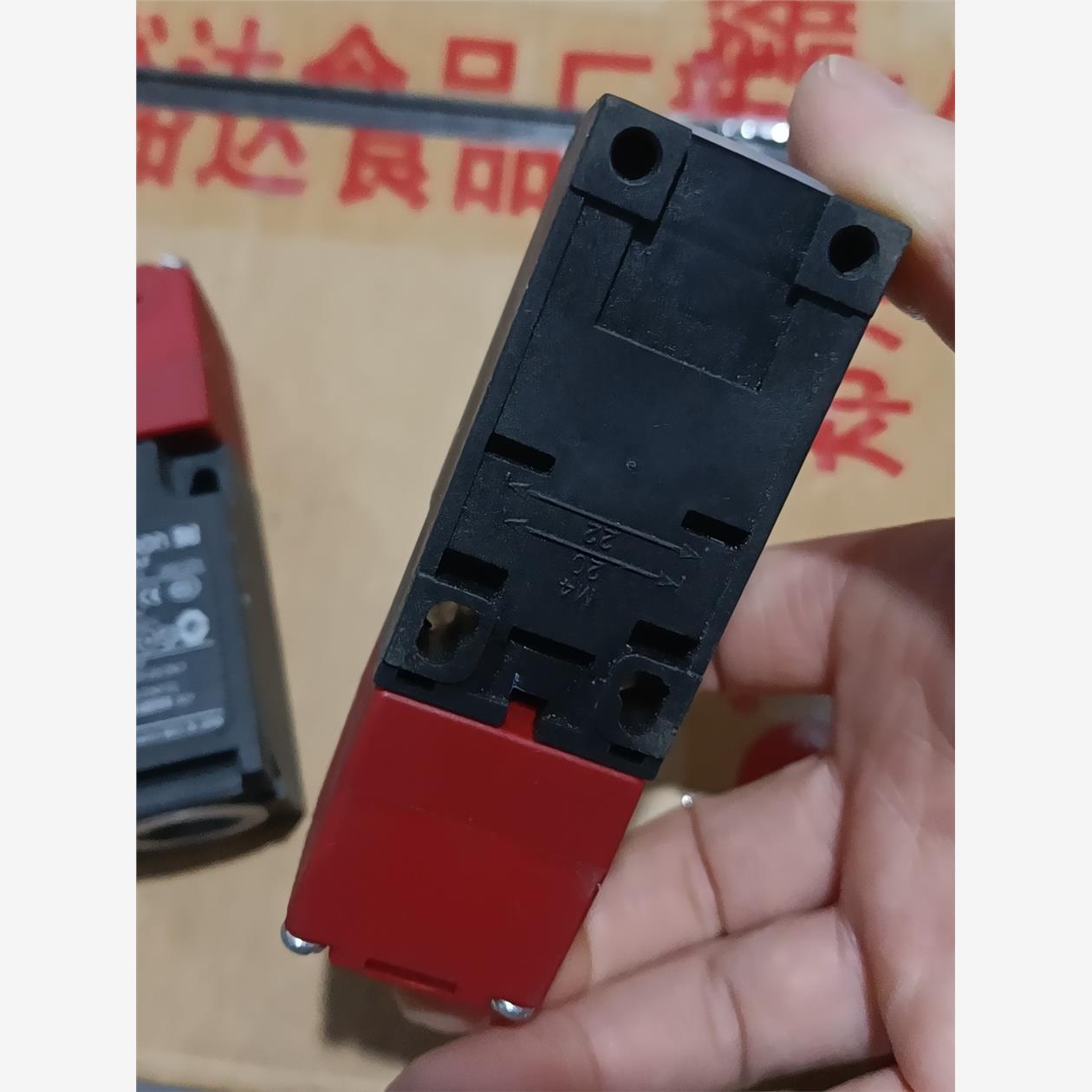 议价欧姆龙安全门锁正常拆机D4NS-1AF