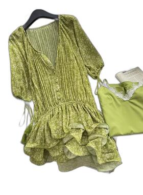 “盛夏藤蔓”度假复古绿色防晒宽松蝙蝠袖连衣裙