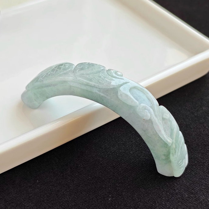 大尺寸翡翠半镯蓝底起冰雕鱼莲叶