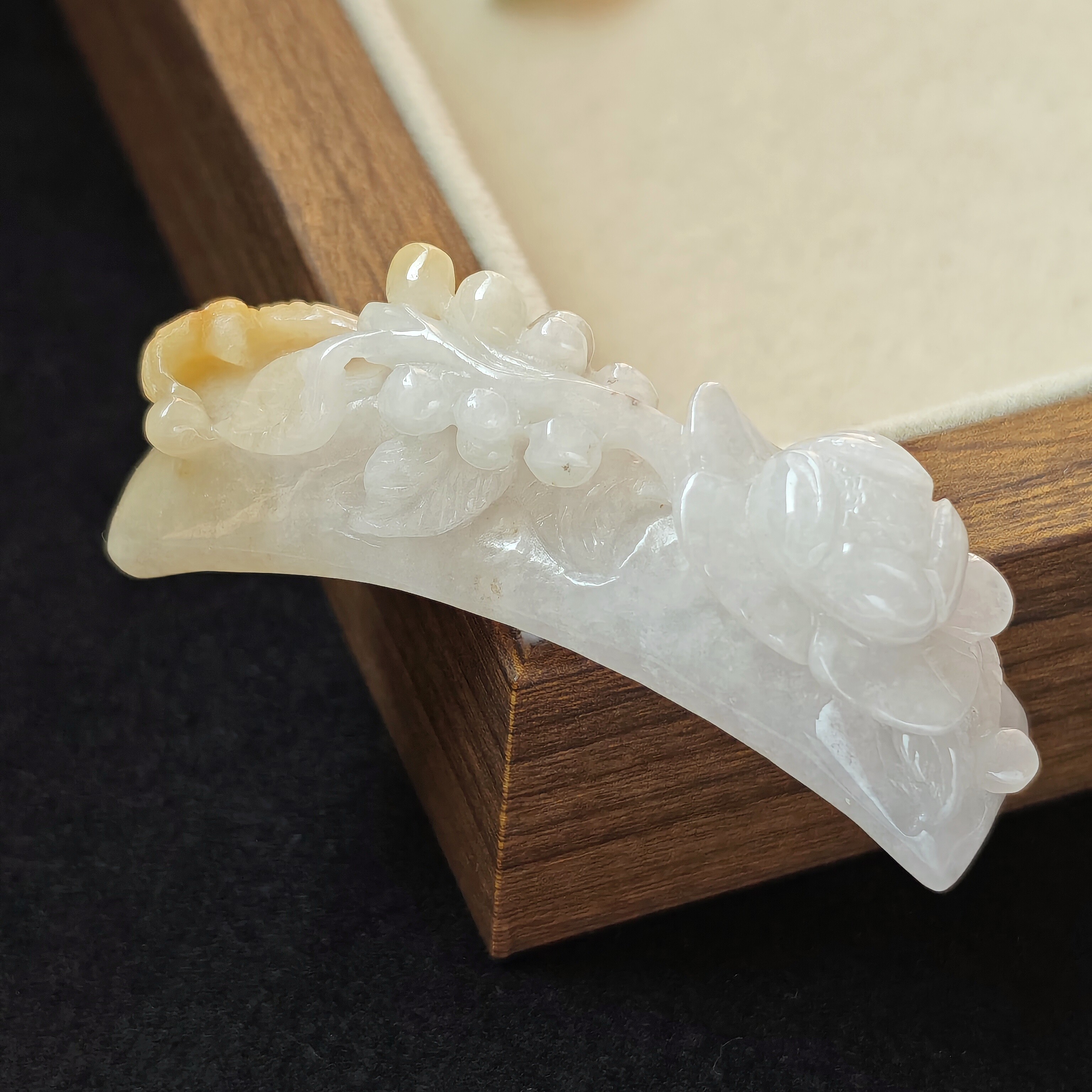 缅甸A货黄翡翠花开富贵手牌
