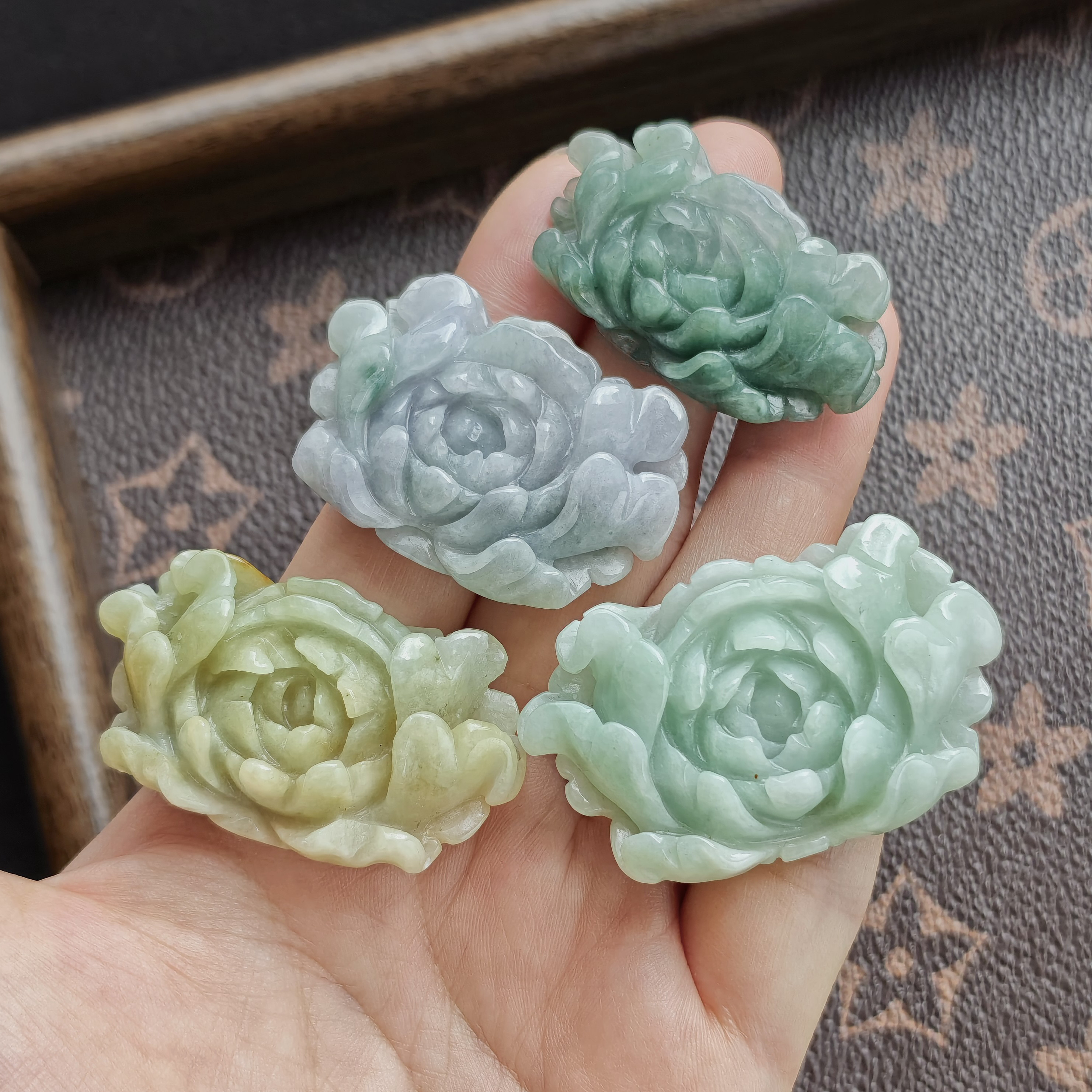 A货翡翠立体牡丹吊坠花开富贵