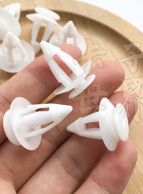 适配用奔驰A级B级E级W169 W212 W245后门饰板固定卡扣子 车用配件