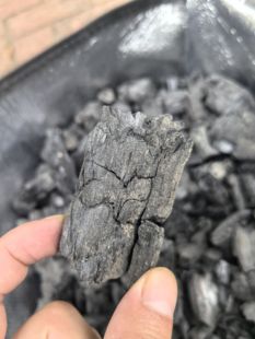 农家自产松木柴火碳干碳易燃老北京火锅碳无烟大颗粒木炭炉子煮茶
