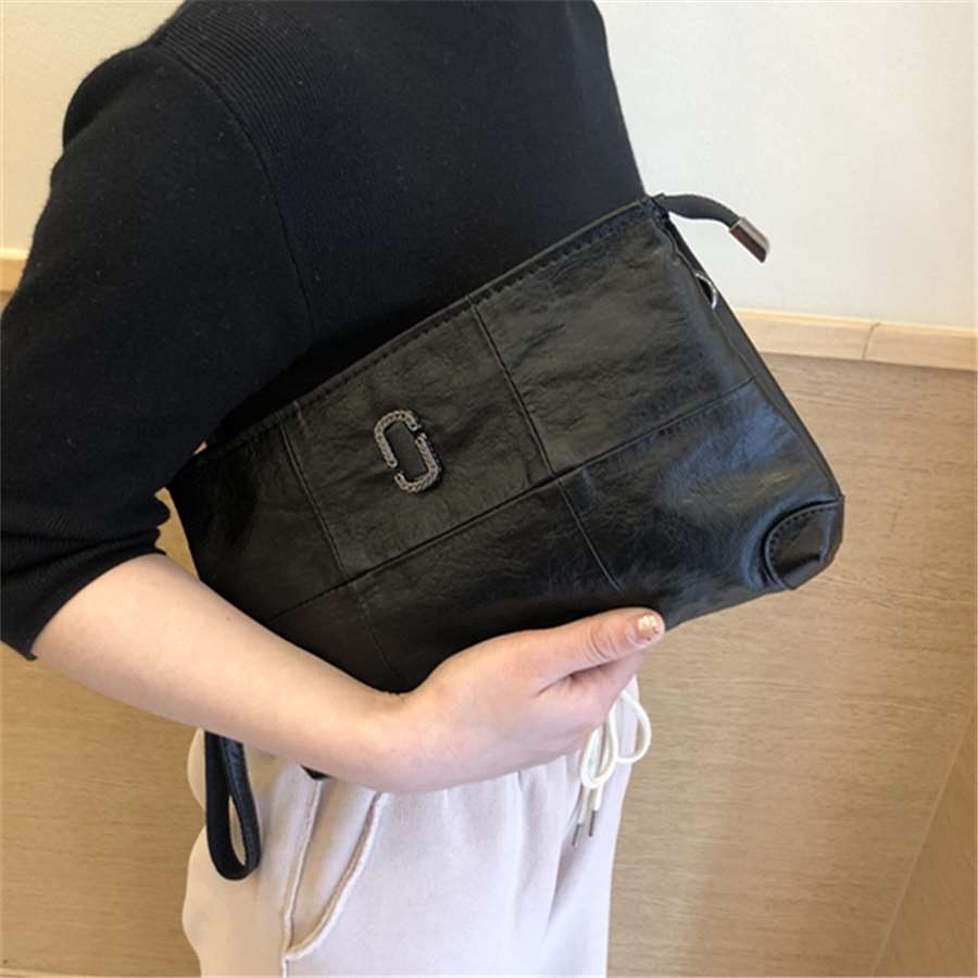 软皮小包包女2023新款女士单肩包水洗手拿包简约斜挎包潮女手抓包