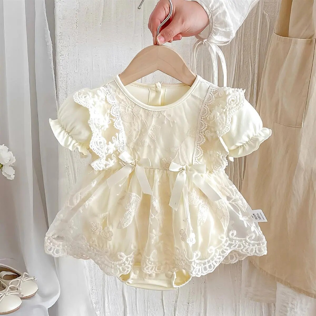 婴儿衣服夏装蕾丝裙子满月服包屁衣女宝宝百天周岁洋气公主裙礼服