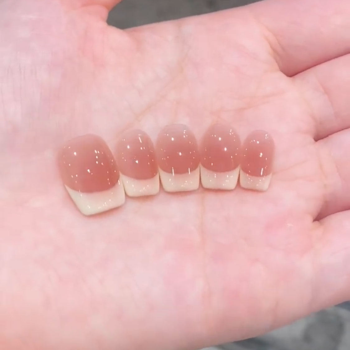 冰透粉奶白法式显白纯手工穿戴甲