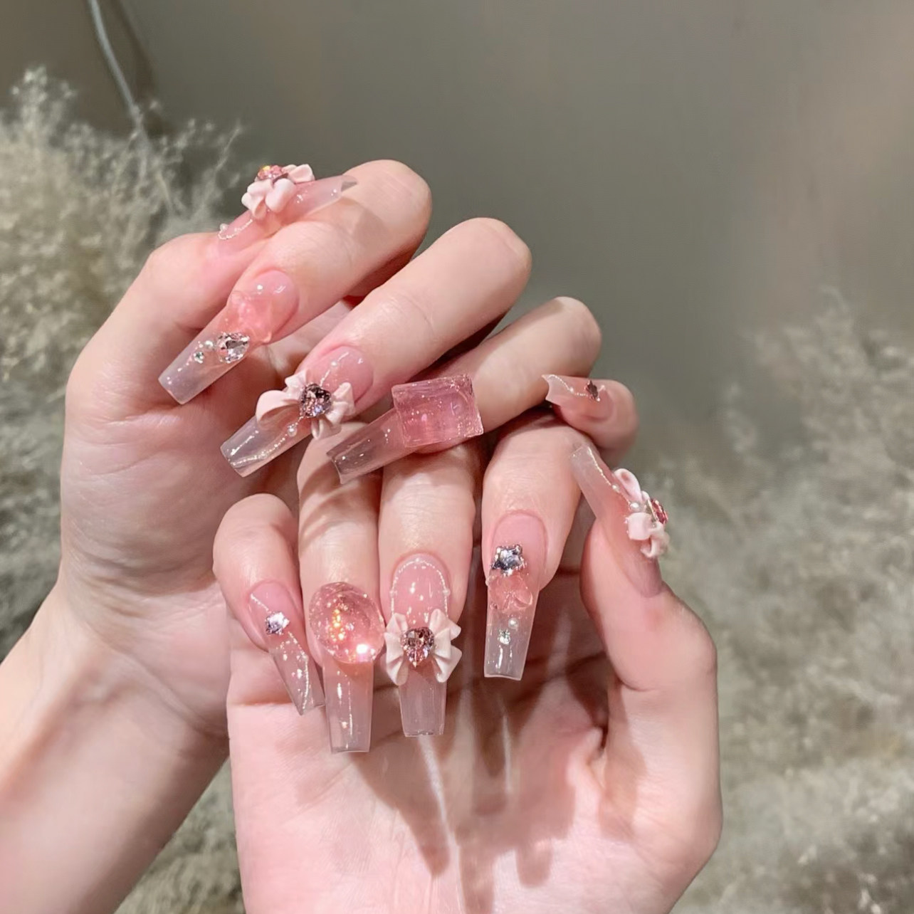 穿戴甲裸色冰糖钻腮红甲蝴蝶结