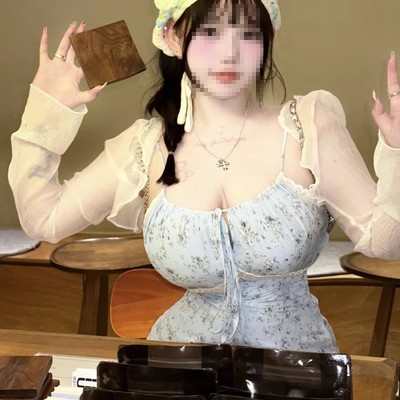 茶歇法式碎花吊带包臀连衣裙大码
