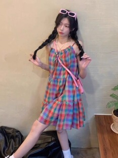 大码胖MM显瘦多巴胺穿搭彩色格子吊带裙女小个子连衣裙减龄短裙子
