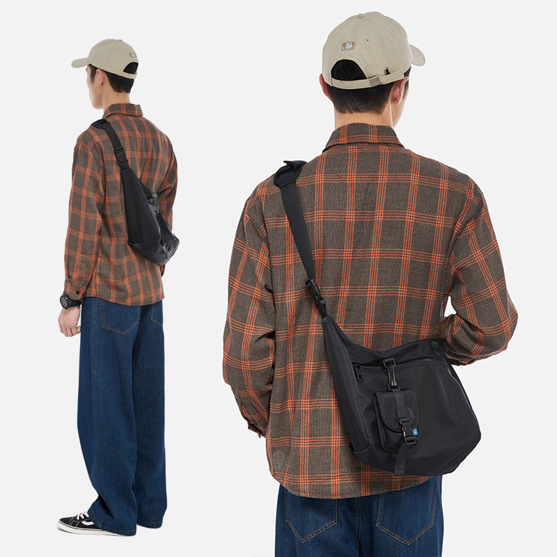 日系休闲斜挎包男潮款工装邮差包女大容量单肩包大学生百搭通勤包