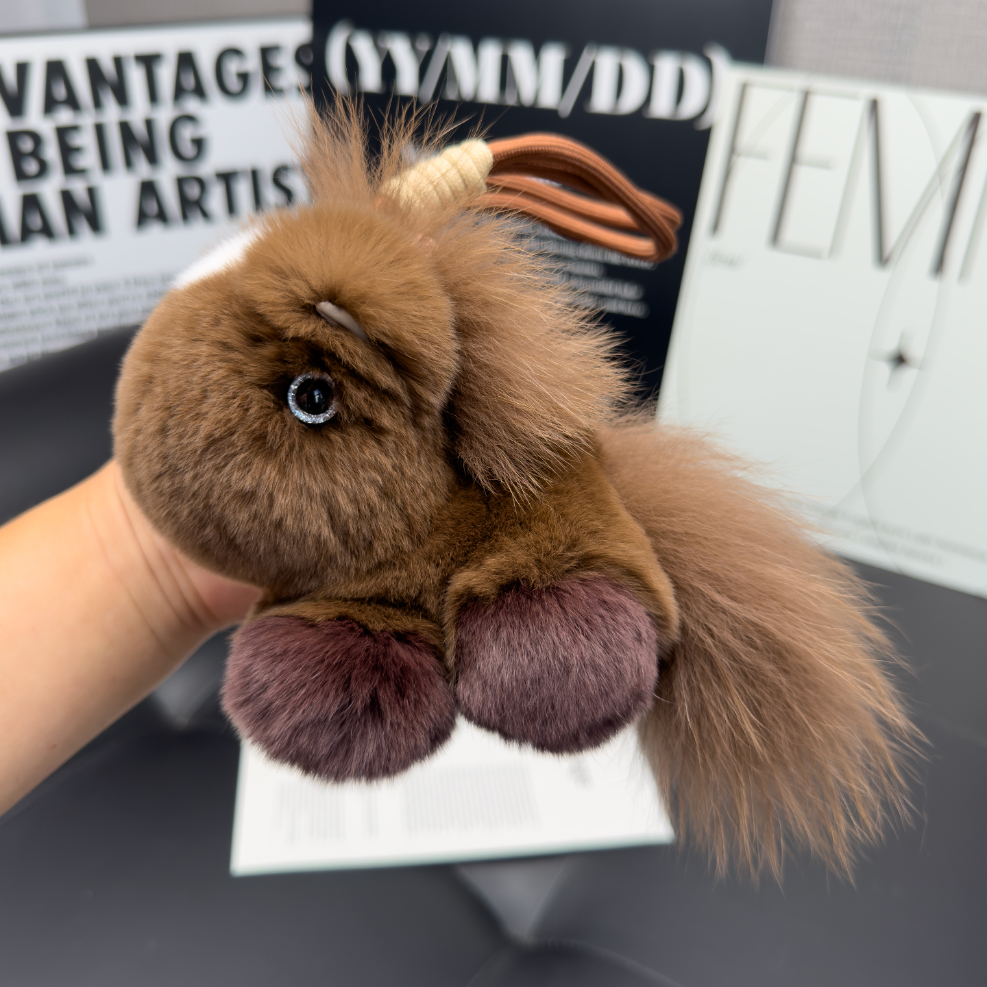 真獭兔毛小马手绳款钥匙扣挂件