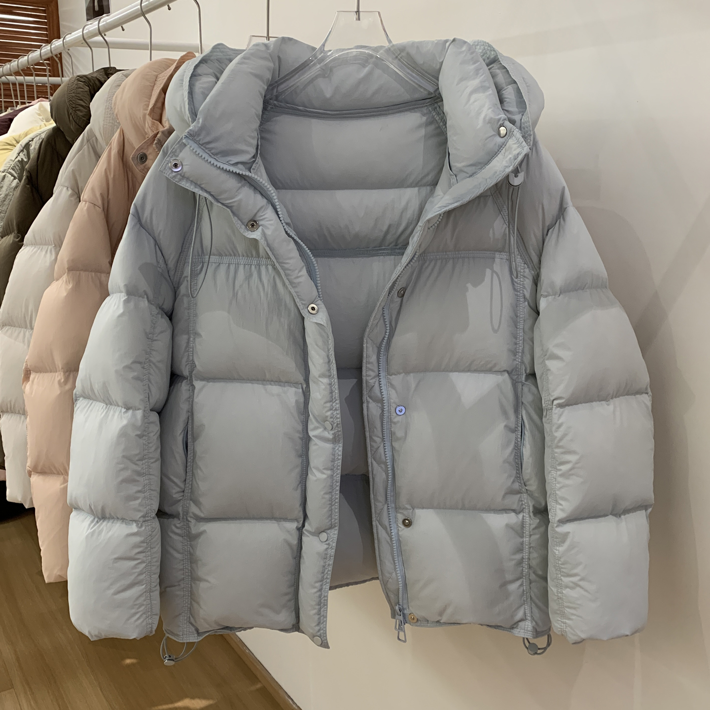 2025新款连帽加厚泡芙羽绒服外套