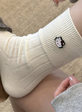 白色竖条纹纯棉堆堆袜女可爱纯色百搭kitty猫吊坠ins潮秋冬中筒袜