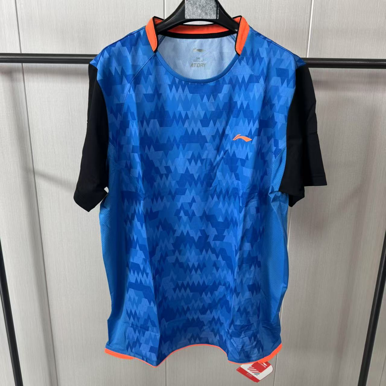 《购买前看详情B品》李宁男款短袖超轻速干透气训练比赛上衣AAYJ2