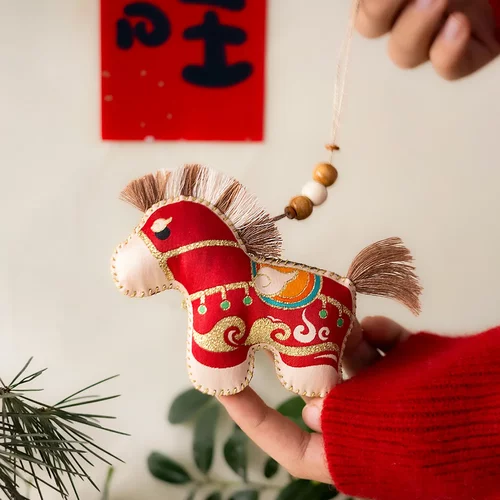 新年红色小马香包挂件马年香囊本命年春节礼物车挂儿童包包钥匙扣