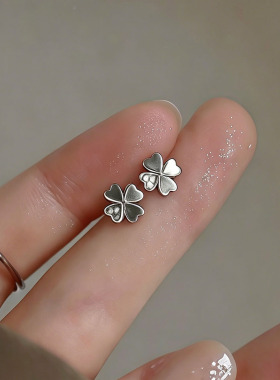 银色四花瓣耳钉闺蜜款