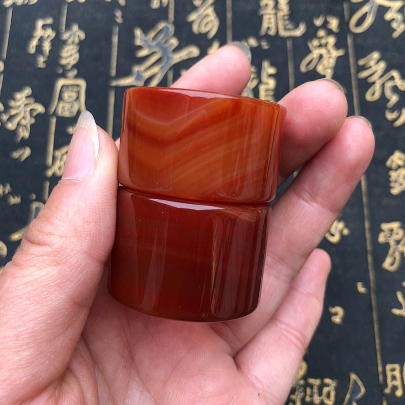 天然本命年帝王红玉扳指送证书