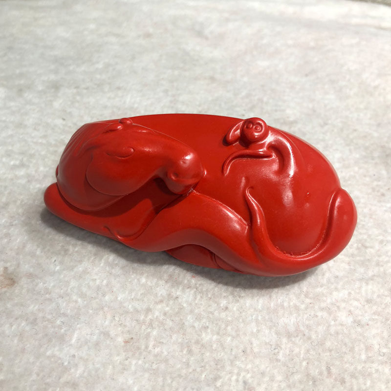 卧马卦侯手把件台湾朱砂帝王红生肖马猴摆件招财小马送证书