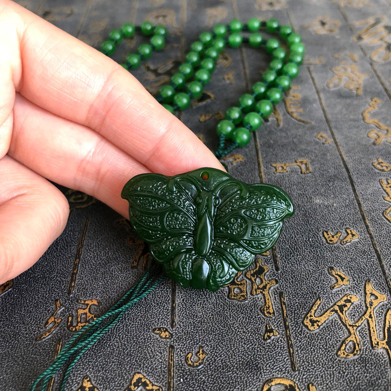 蝴蝶玉佩毛衣链玉石挂件菠菜绿碧玉色蝴蝶吊坠情侣随身项链玉坠