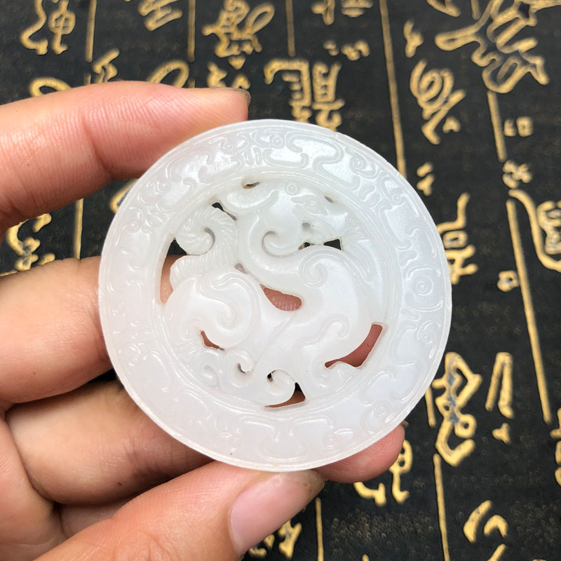 仿古项链证书玉猪龙