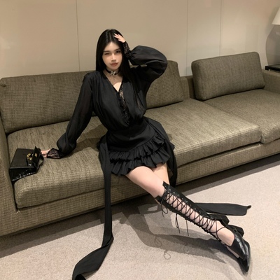 SHINESTING 暗黑系蕾絲V领连衣裙女设计感小众飘带蓬蓬短裙