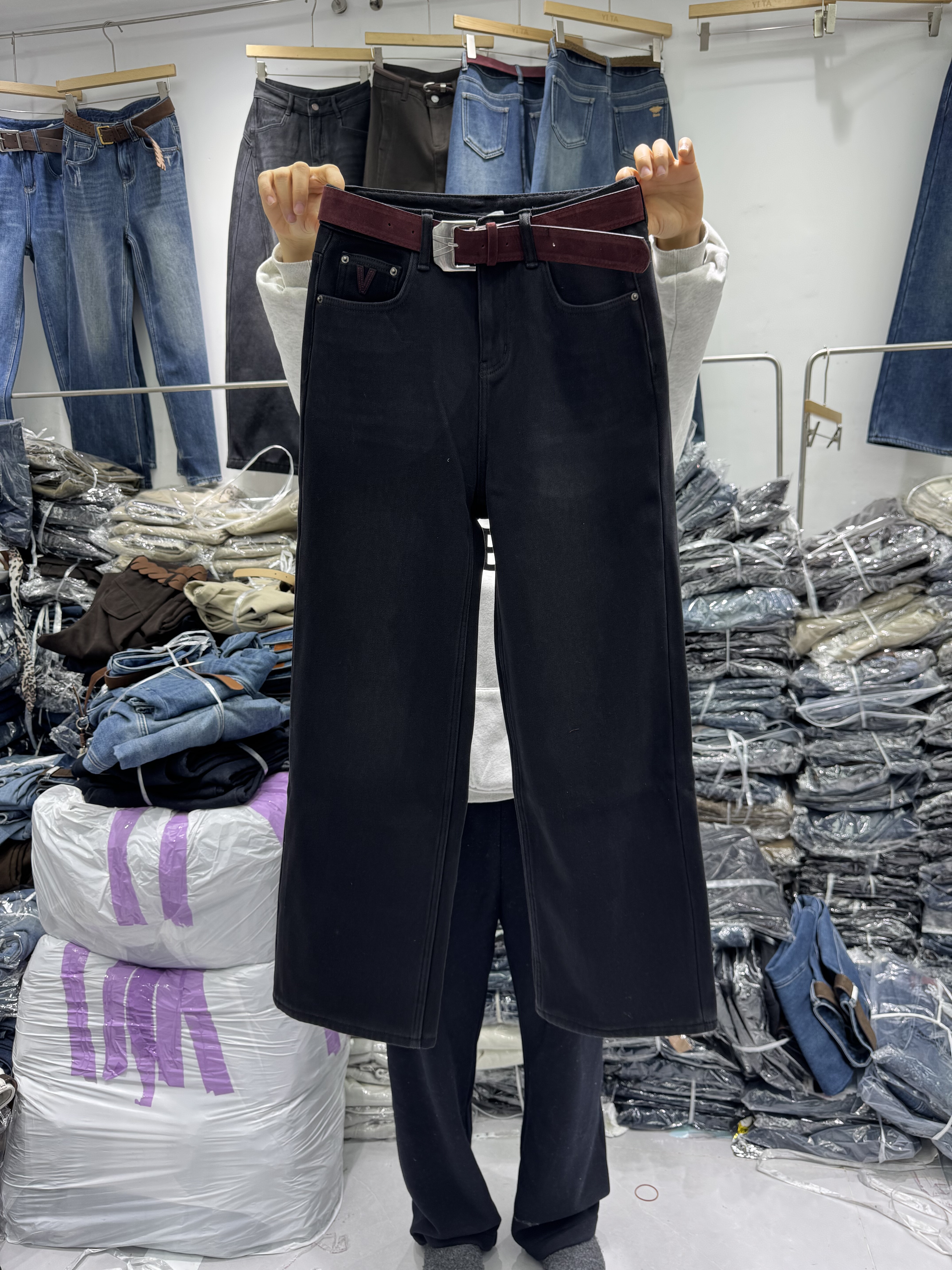 C3858红V标2025冬季加绒高腰显瘦修身直筒牛仔裤女百搭时尚烟管裤