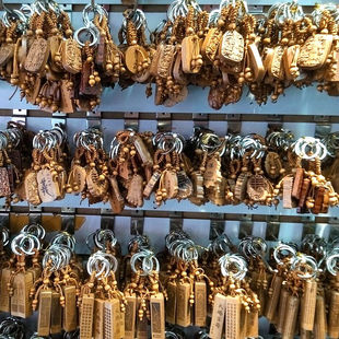 雕刻关公方柱桃木钥匙扣挂件圆柱木雕钥匙链挂饰小礼品