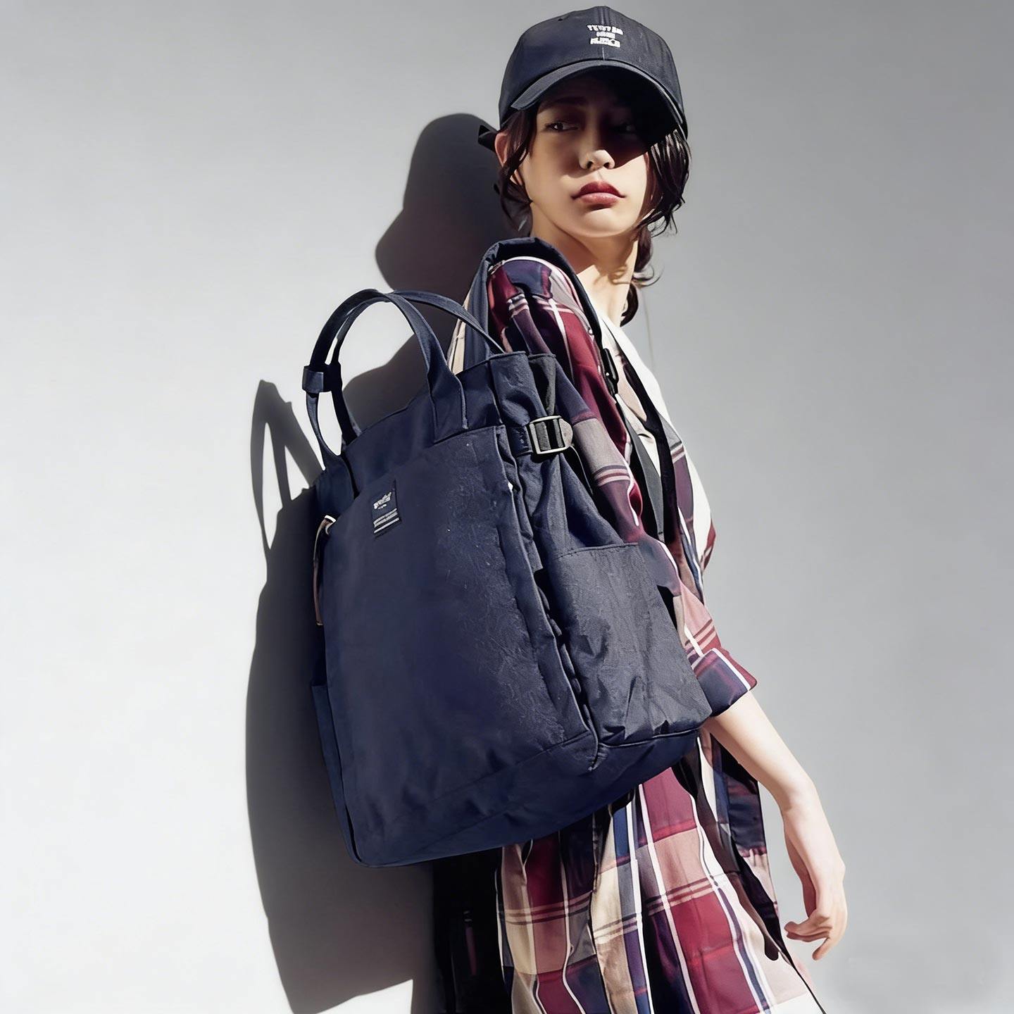 日本潮牌小众双肩包可手提两用包ins高级感书包男女同款休闲背包