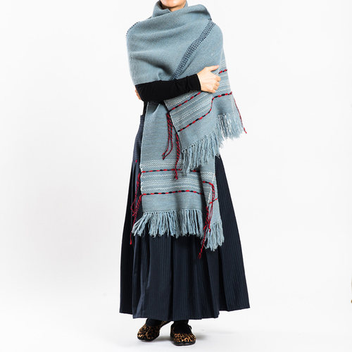 城市山民UrbanTribe2025冬女式混纺色织披肩配别针AF49018