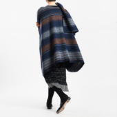 城市山民UrbanTribe2025冬女式 羊毛色织条纹不规则斗篷AF49016
