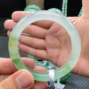 5556圈口非洲翠独龙玉手镯