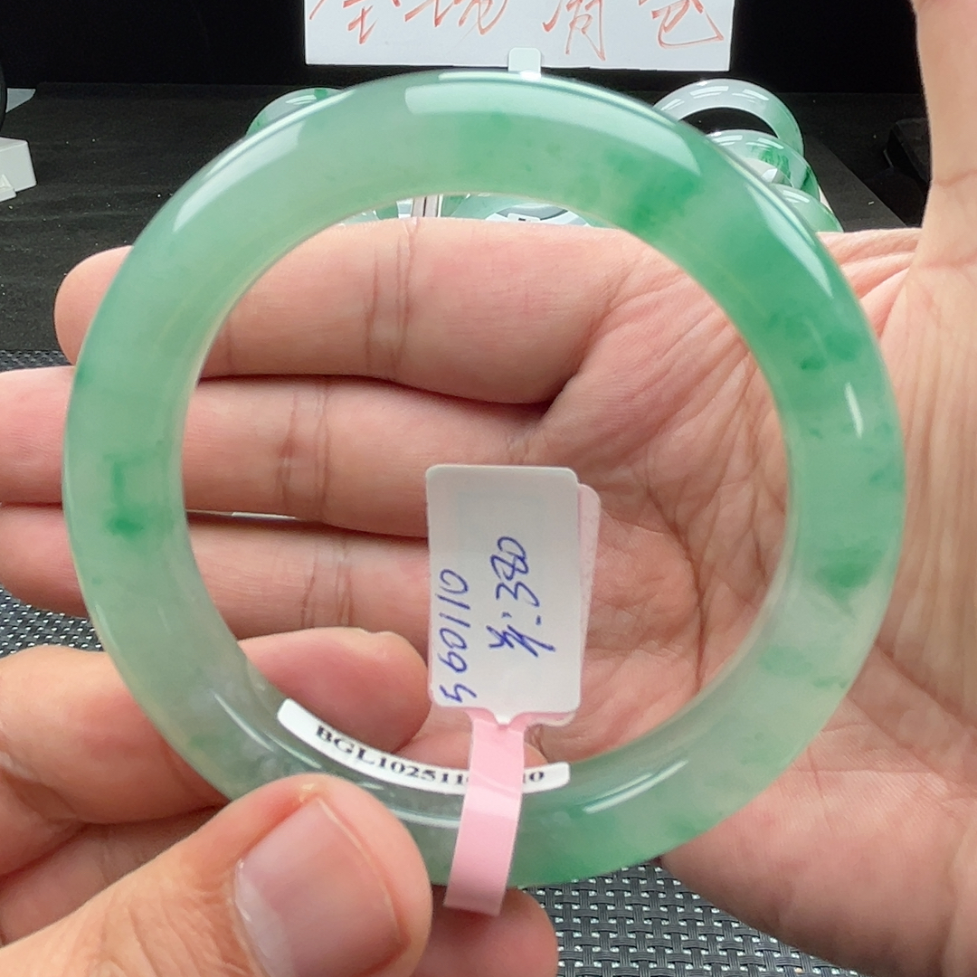 5556圈口非洲翠手镯