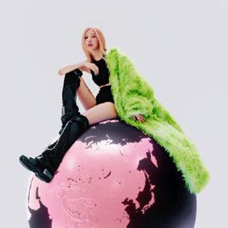 粉墨长款羊毛皮草街头