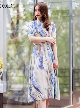 white collar兰绿写意真丝爬领一粒扣系带短袖连衣裙GSN23-307