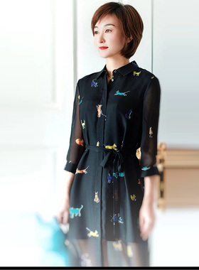 white collar黑底彩猫真丝方领暗门襟系带七分袖连衣裙XMAO03L301