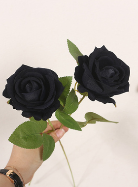 花朵是黑色的仿真玫瑰花 绒布绢花手拿拍照道具黑骑士假花2支价格
