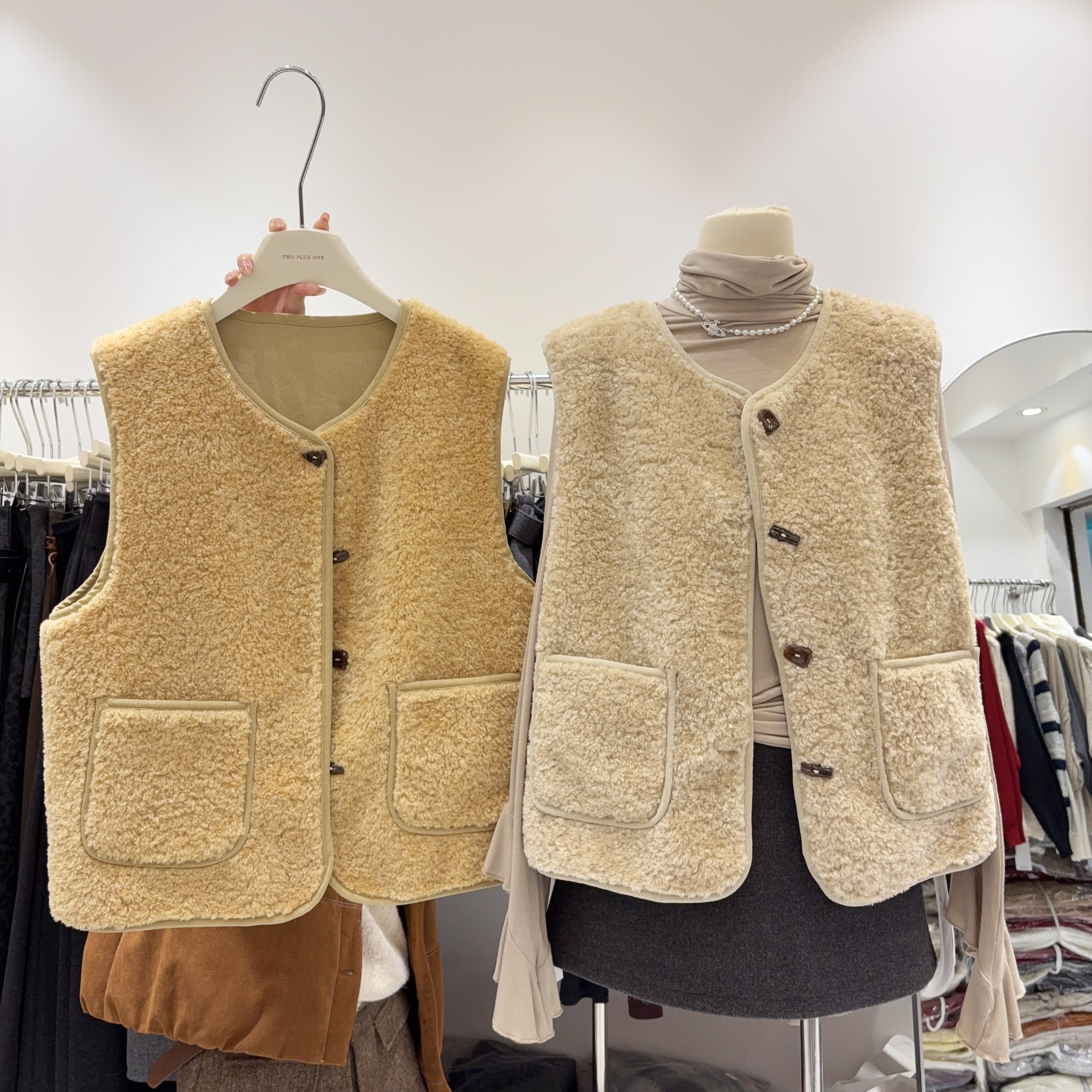 2025皮毛一体颗粒绒马甲女洋气秋冬时尚毛毛坎肩外穿背心马夹外套,女装/女士精品,马夹,淘宝优惠券,粉丝福利购,淘宝优惠卷